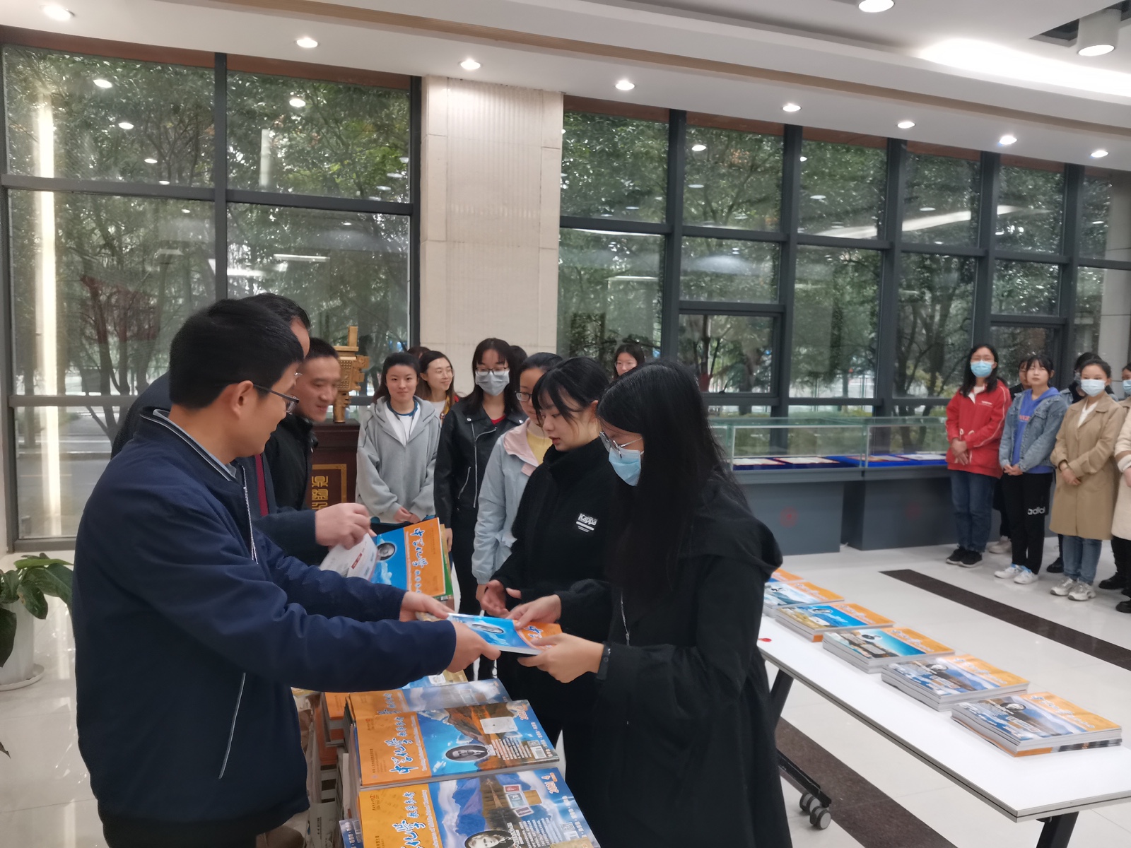 捐赠1.jpg 捐赠1.jpg